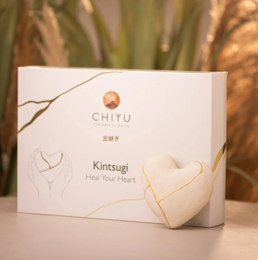 Gipsen hart met kintsugipakket voor Heal Your Heart workshop bij Troostbaar in Brugge