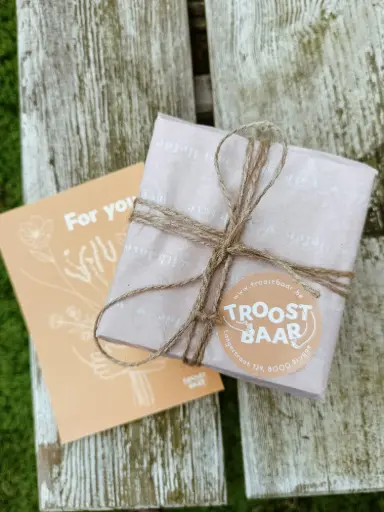 Koop een knuffelkaars voor iemand die je niet kent..